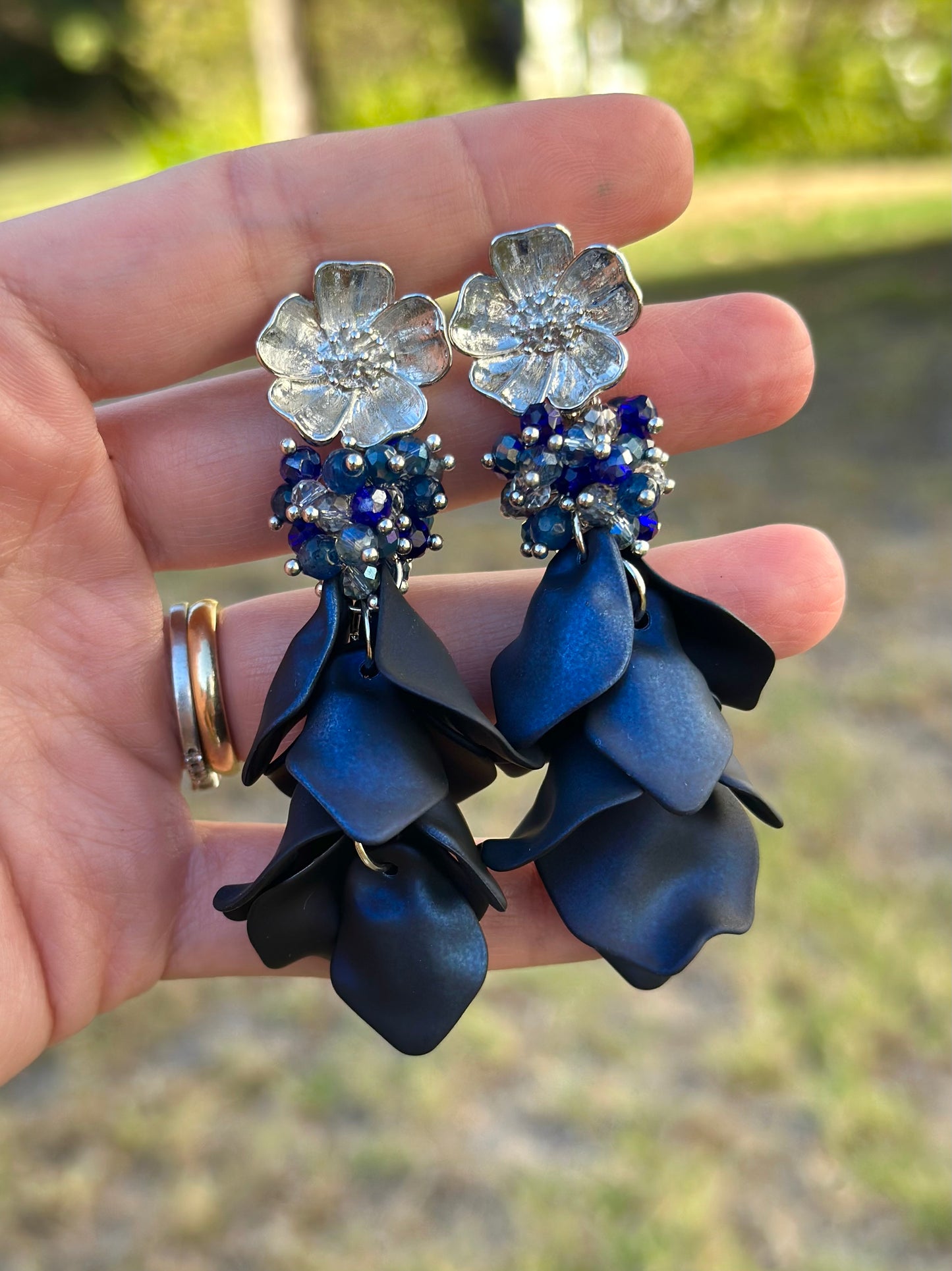 Aro Petali azul marino plateado