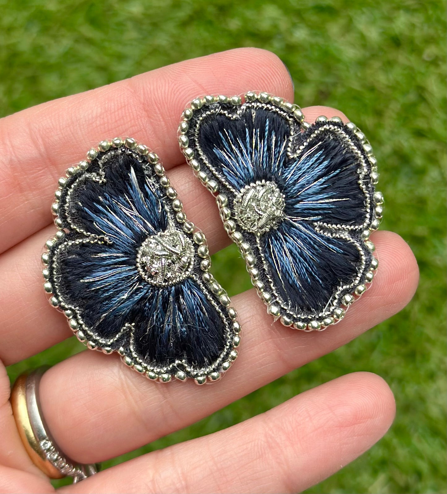 Aro Ricamo flor azul seda 2 (a pedido)