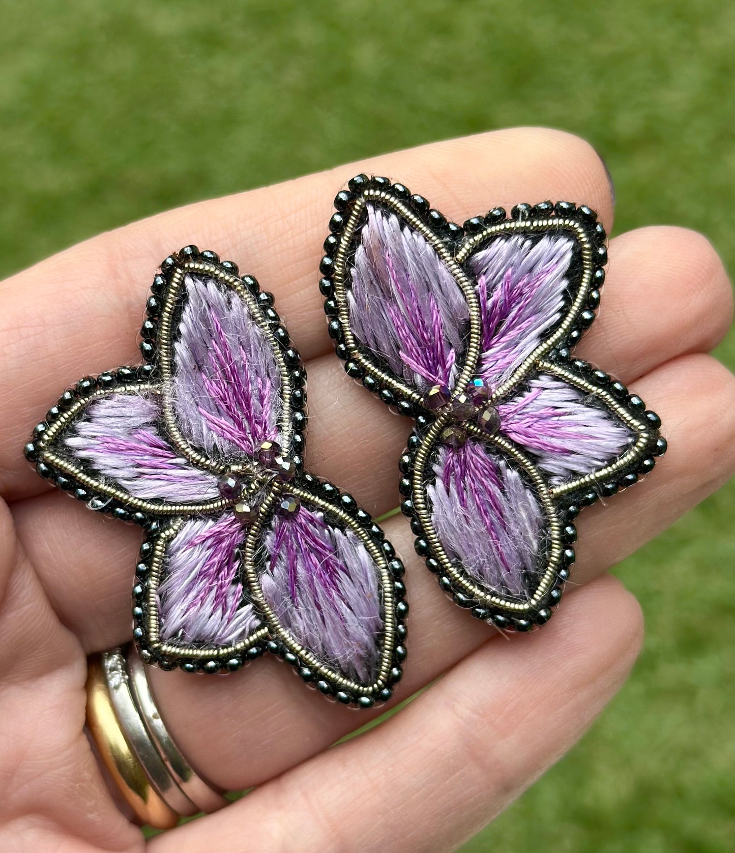 Aro Ricamo flor seda morado/lila