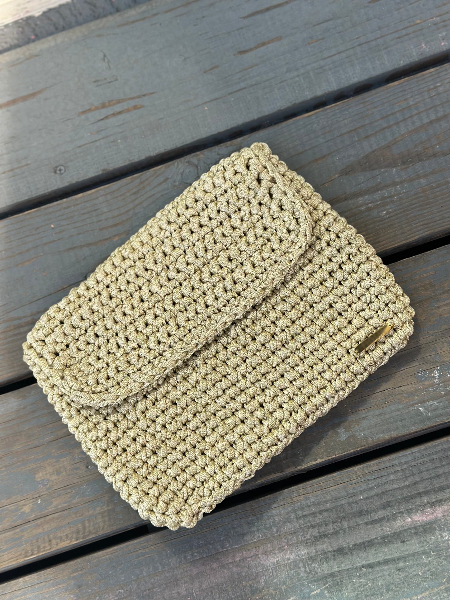 Cartera Sienna dorada