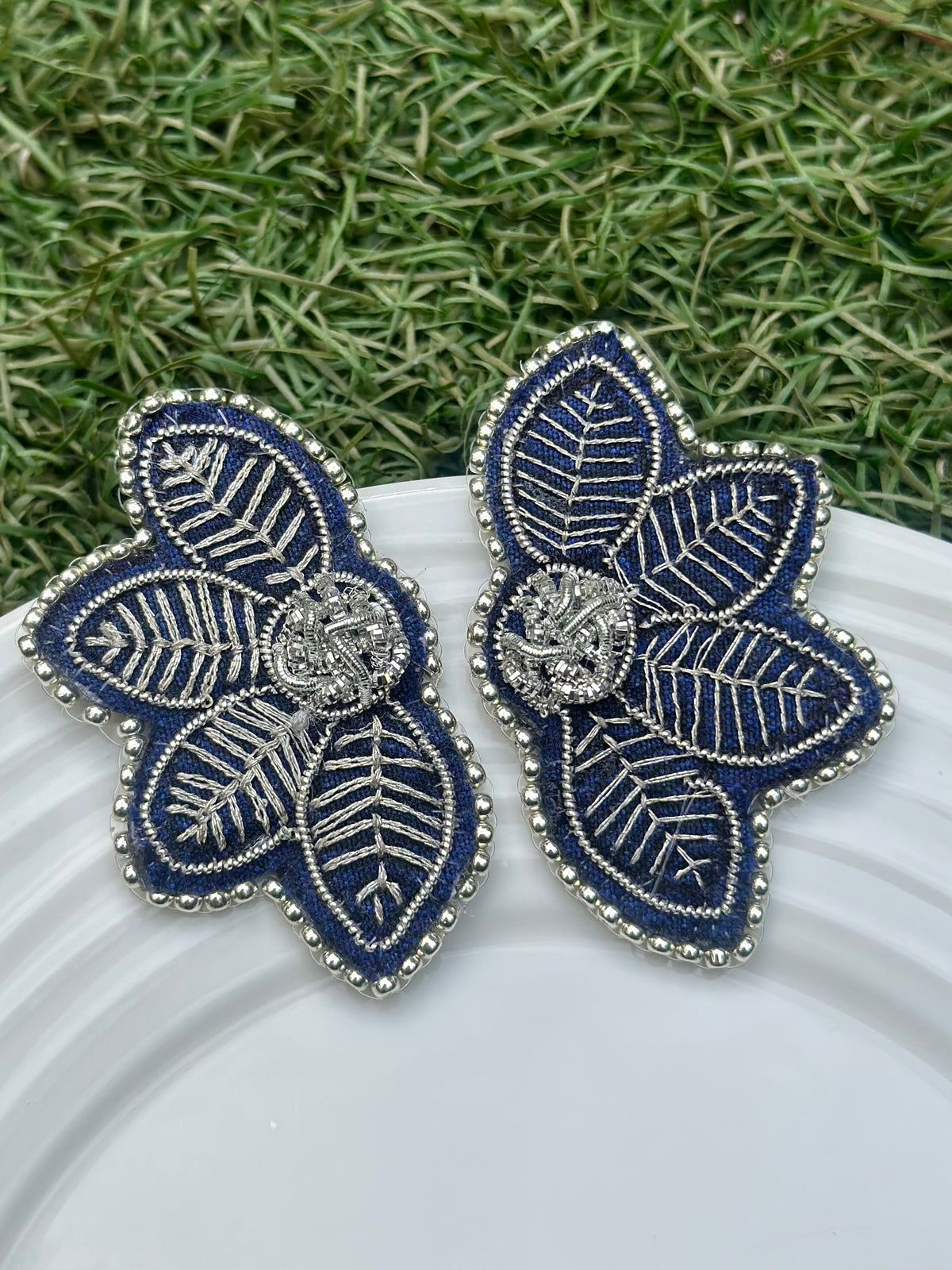 Aro Ricamo hojas azul plata