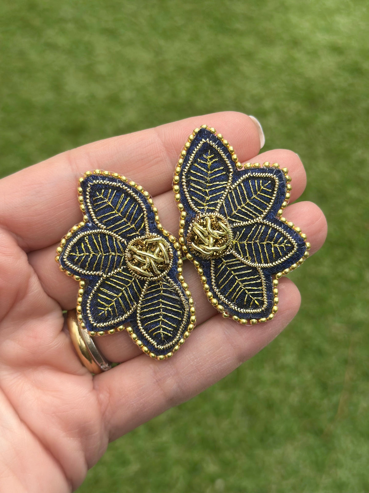 Aro Ricamo hojas azul oro