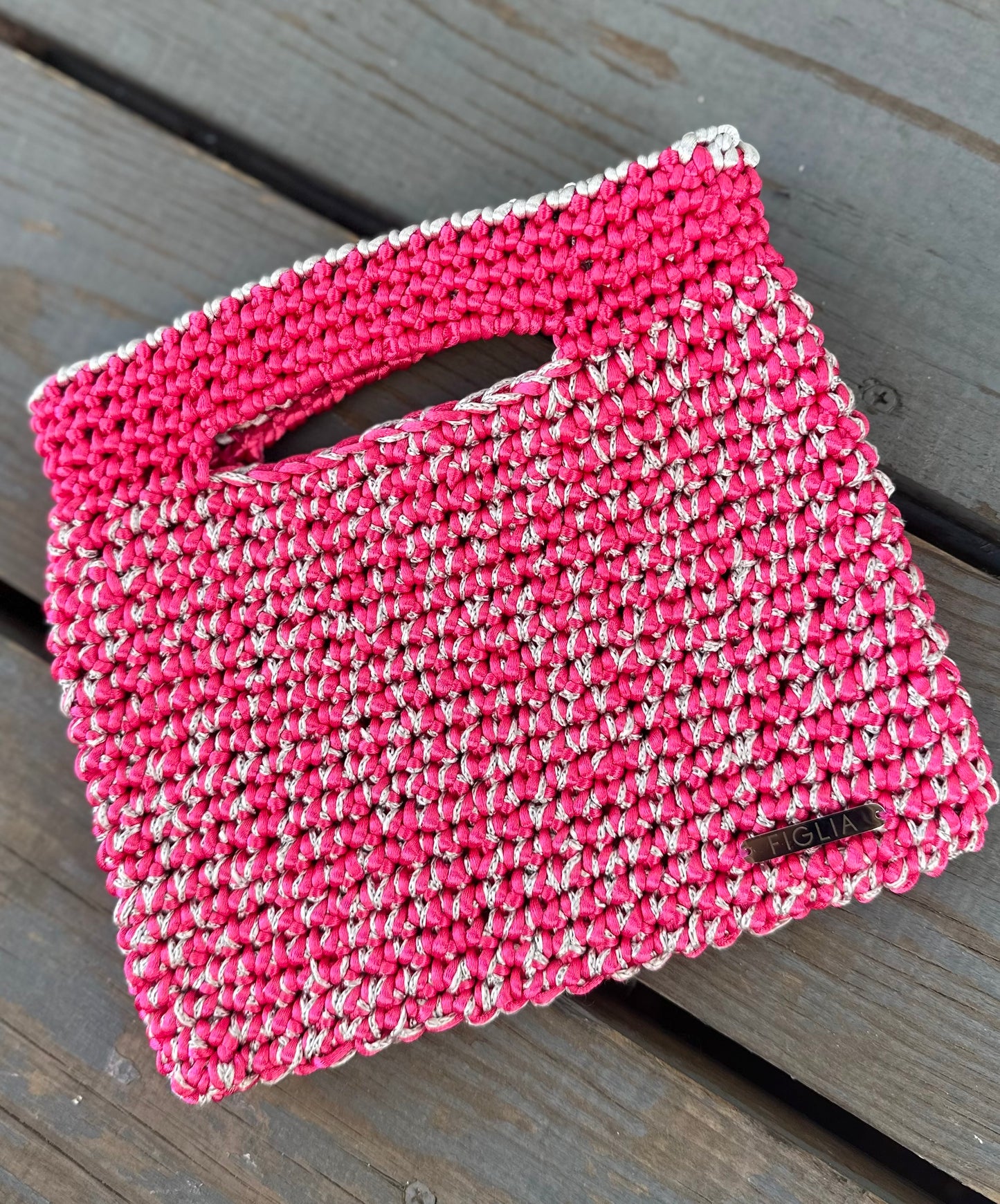 Cartera Aura plata y fucsia