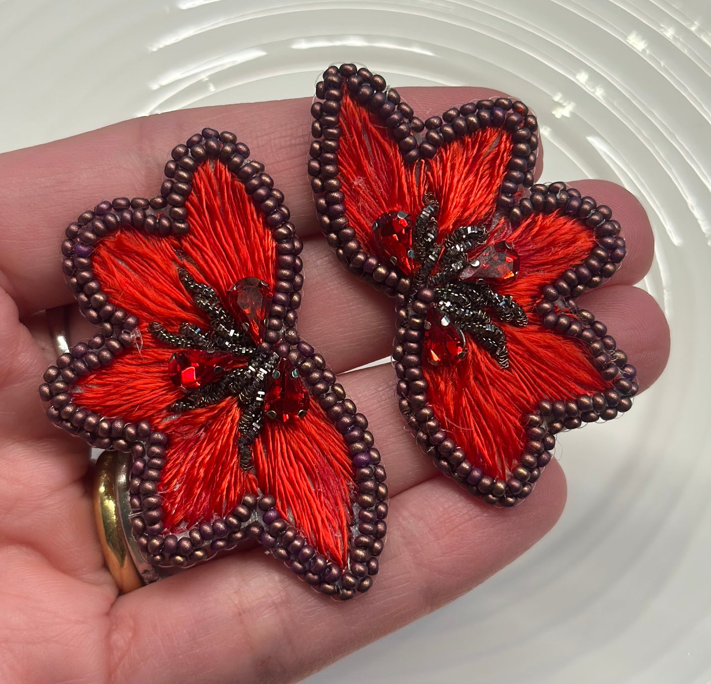 Aro Ricamo flor roja 2