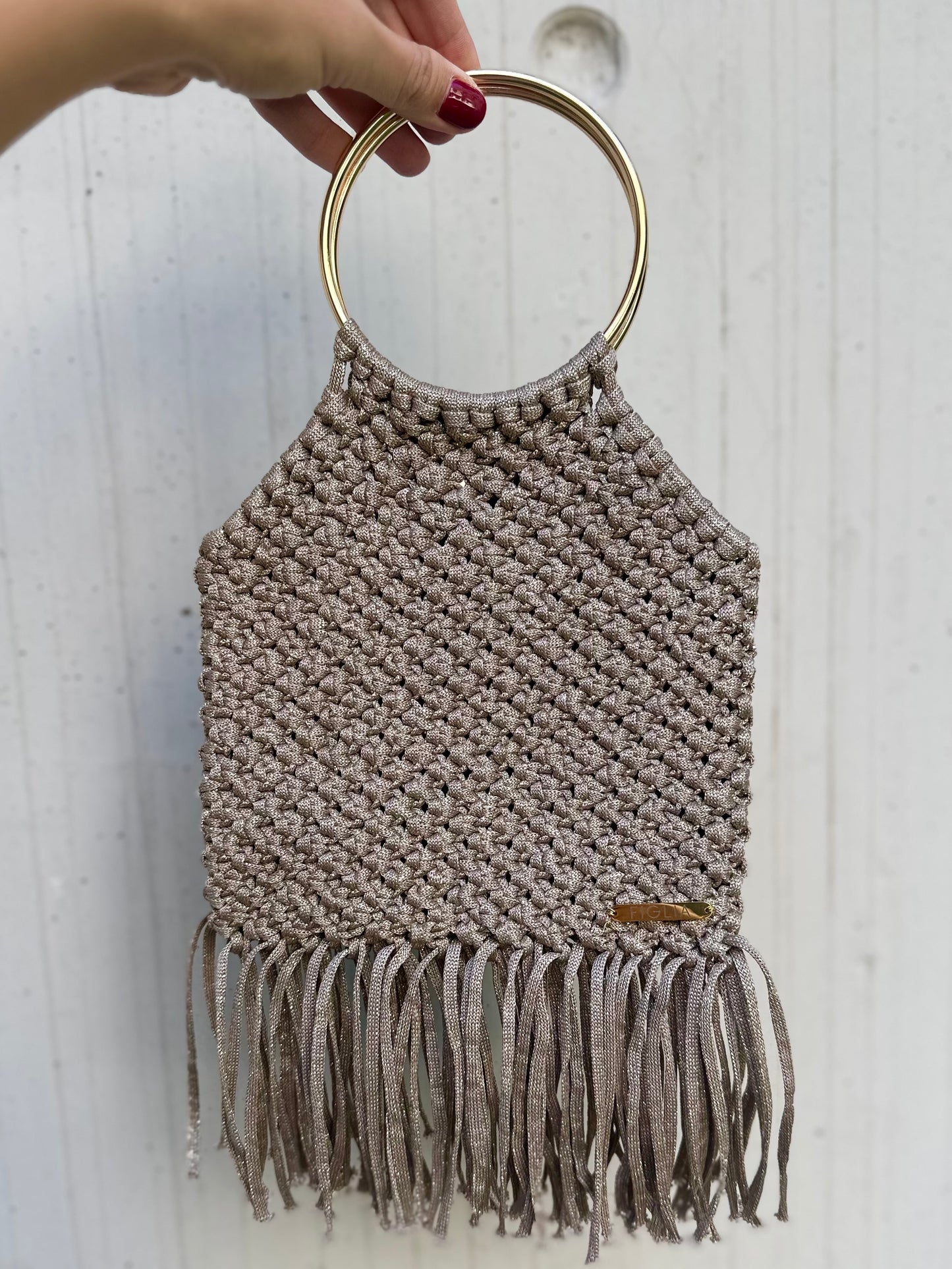 Cartera Maniglia beige brillante flecos