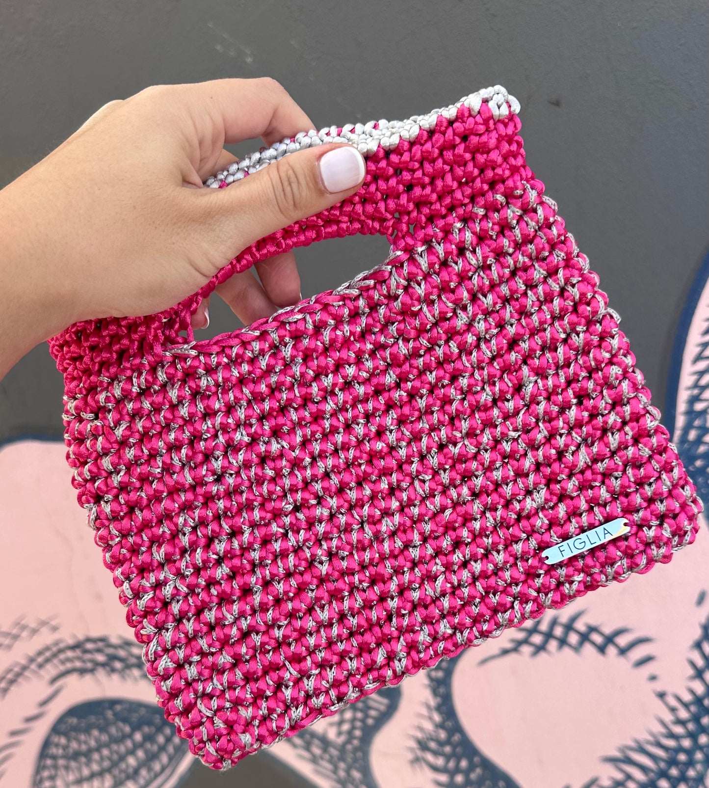 Cartera Aura plata y fucsia